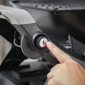 Газовый гриль Weber Q 2200N с боковыми столиками и компактной подставкой